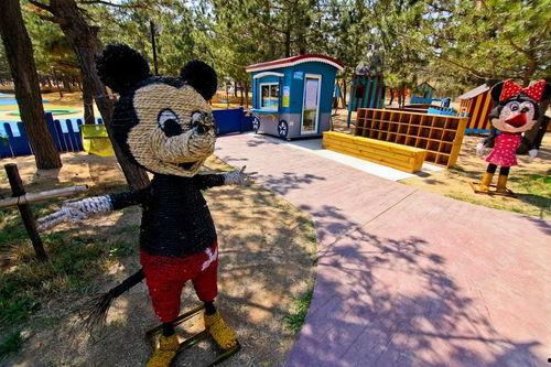 吃瓜迎五一,吃瓜群众共迎欢乐时光”