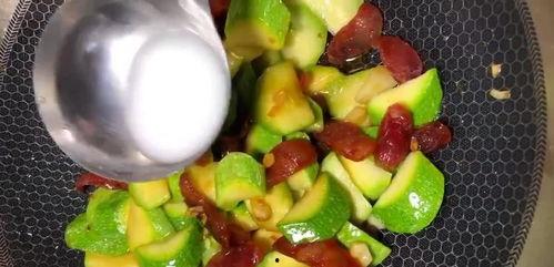 富瓜可以做酸富瓜吃吗,从富瓜到美味佳肴的华丽转身